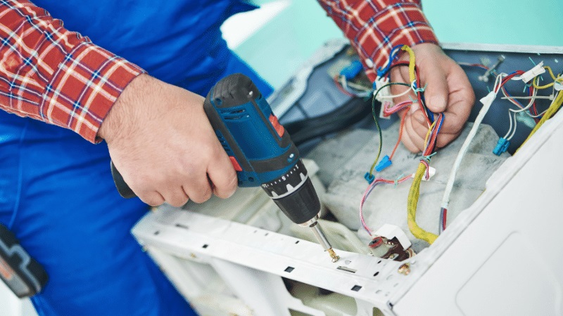 Karşıyaka Altus Altus çamaşır makinesi kart tamiri – Su almama arızası orijinal parça ile giderildi. - Teknik servis örneği